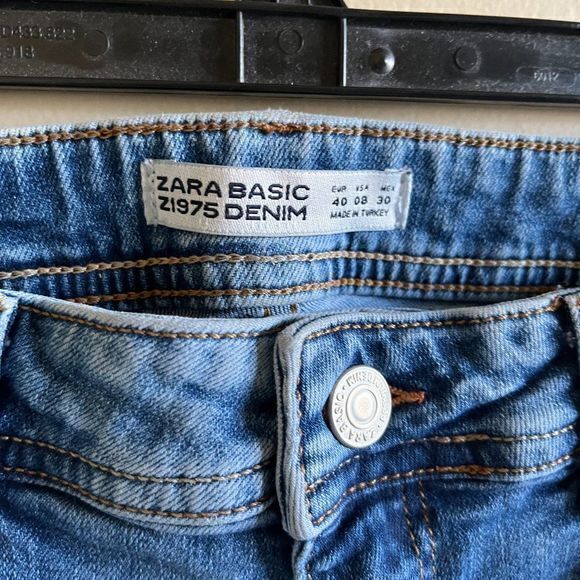 ZARA MID-RISE JEANS WITH‎ RIPPED HEMS CROPPED SKINNY DENIM WOMENS SIZE 8 … - Picture 4 of 9